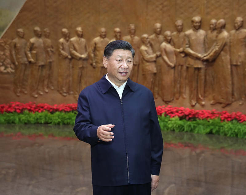 9月12日，中共中央總書記、國家主席、中央軍委主席習(xí)近平視察中共中央北京香山革命紀(jì)念地。這是習(xí)近平在香山革命紀(jì)念館參觀《為新中國奠基》主題展覽，并發(fā)表重要講話。