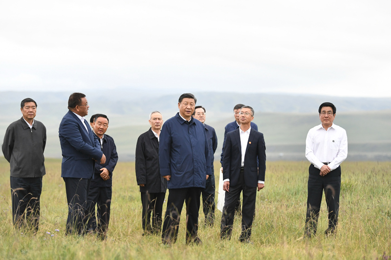 8月19日至22日，中共中央總書(shū)記、國(guó)家主席、中央軍委主席習(xí)近平在甘肅考察。這是20日下午，習(xí)近平在中農(nóng)發(fā)山丹馬場(chǎng)有限責(zé)任公司一場(chǎng)考察，實(shí)地了解祁連山生態(tài)環(huán)境恢復(fù)和保護(hù)情況。