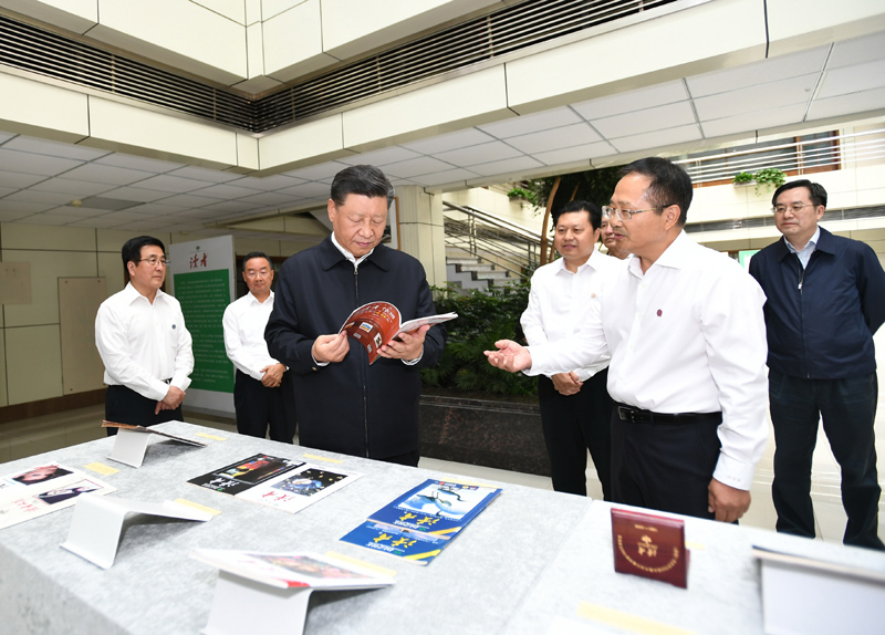 8月19日至22日，中共中央總書(shū)記、國(guó)家主席、中央軍委主席習(xí)近平在甘肅考察。這是21日下午，習(xí)近平在讀者出版集團(tuán)有限公司考察。